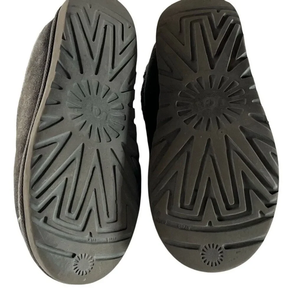 UGG Tasman Slippers Women’s 9 Men’s 8